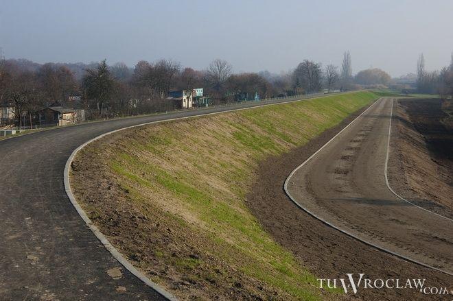 Prace nad wałem przeciwpowodziowym na Kozanowie na finiszu