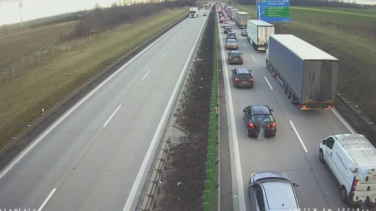 Wypadek na A4 pod Wrocławiem. Zderzyły się trzy auta