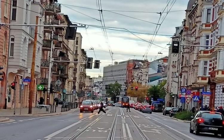 Wypadek na Traugutta. Motocyklista został ranny