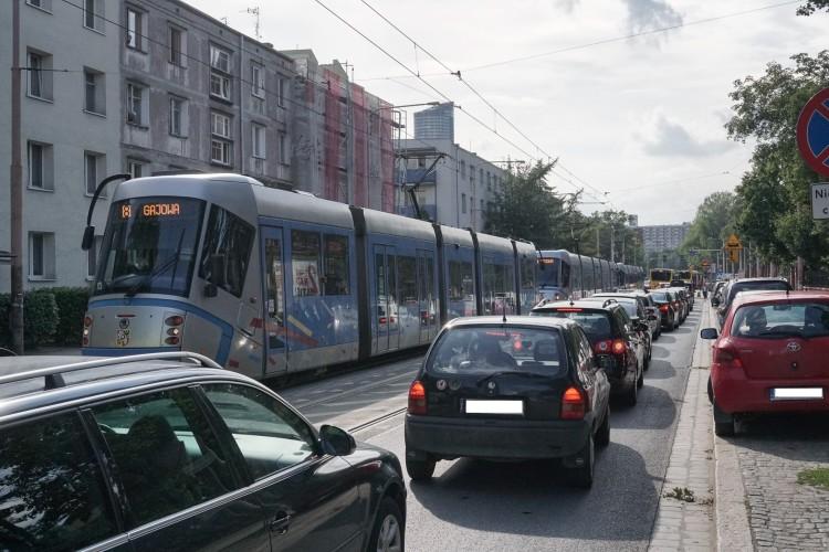 Demontaż krańcówki na Glinianej. Ogromne korki i komunikacyjny horror