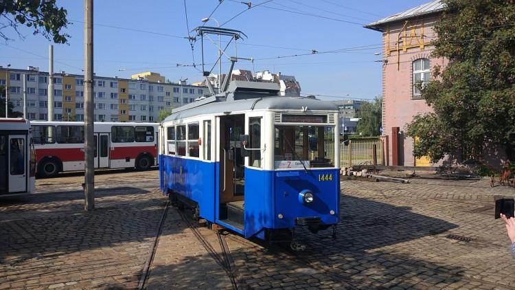 Parada autobusów z okazji 75-lat komunikacji zbiorowej we Wrocławiu
