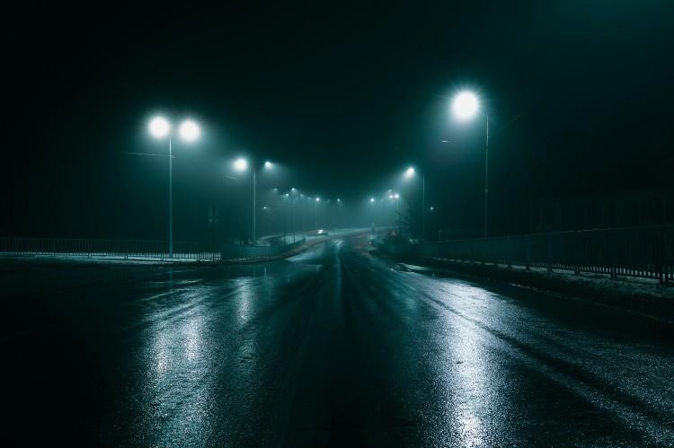 Nadchodzi załamanie pogody. Warunki będą fatalne: Gołoledź i mgła. Jest podwójny alarm!