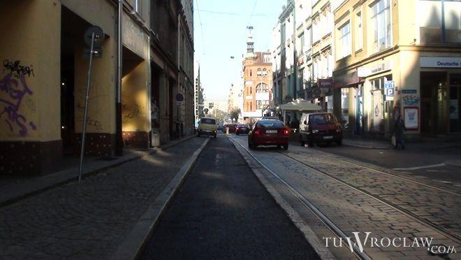 Jest już asfalt zamiast kostki na kontrapasie na Ruskiej