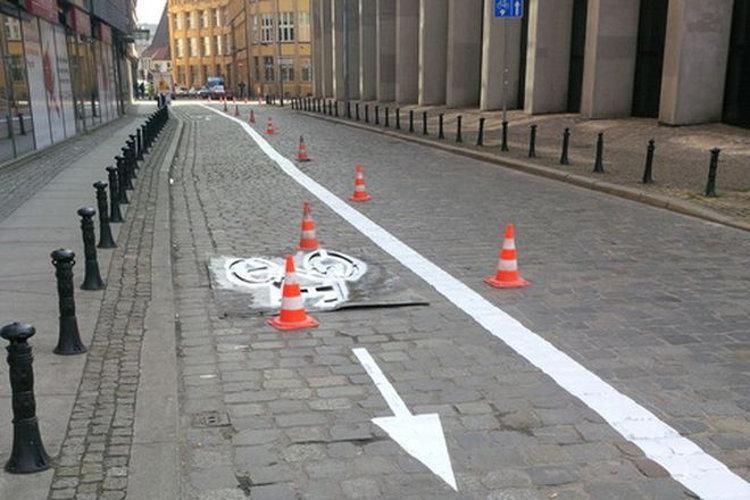 Rowerzyści otrzymają nową drogę, a kierowcy... zakaz parkowania [UTRUDNIENIA]