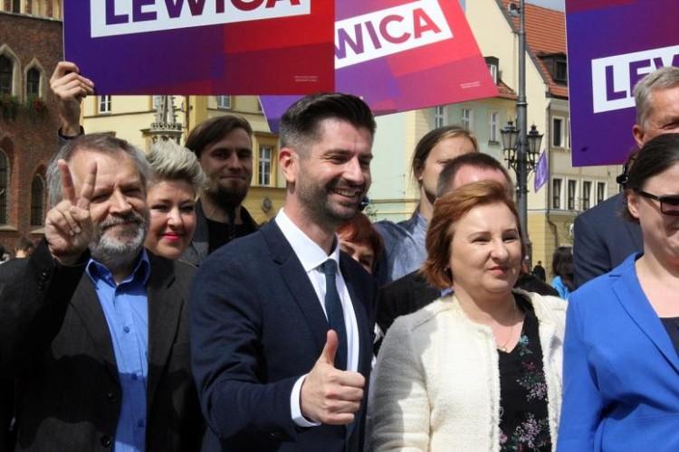 Śmiszek i jego współpracownicy pomogą seniorom w zakupach