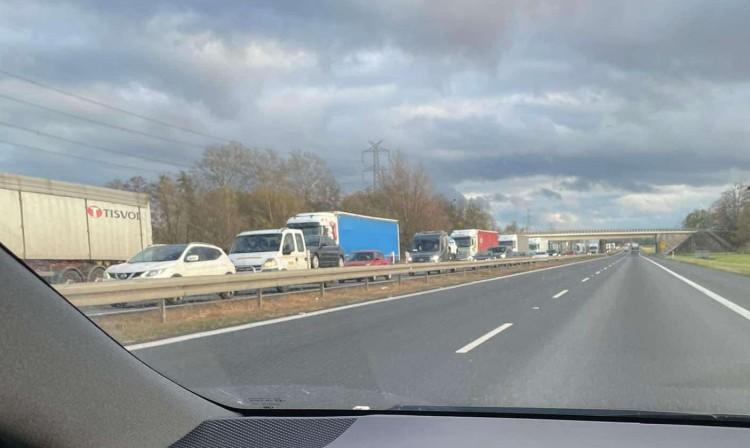 Wypadek na autostradzie A4. Ciężarówka zderzyła się ze skodą
