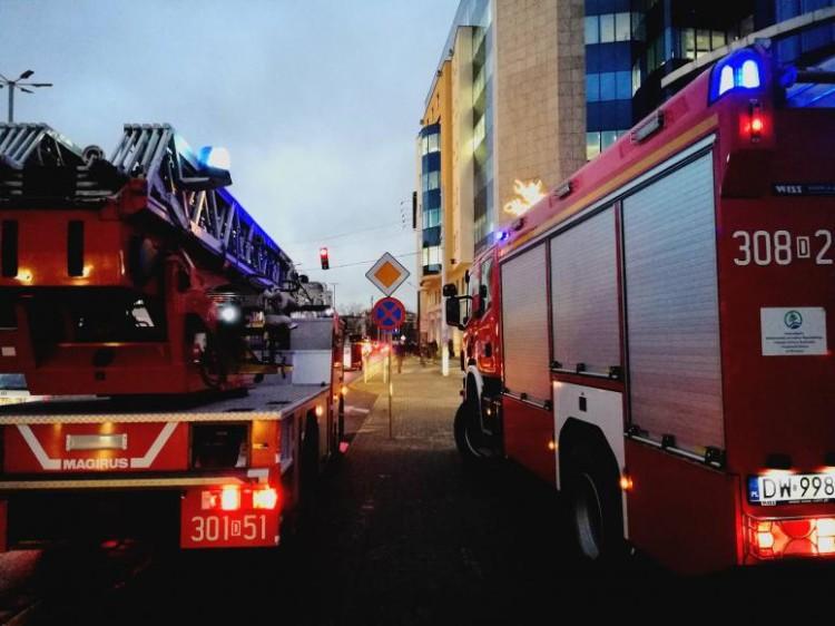 Strażacy sprawdzali budynek przed tragicznym pożarem. Nie stwierdzili zagrożenia