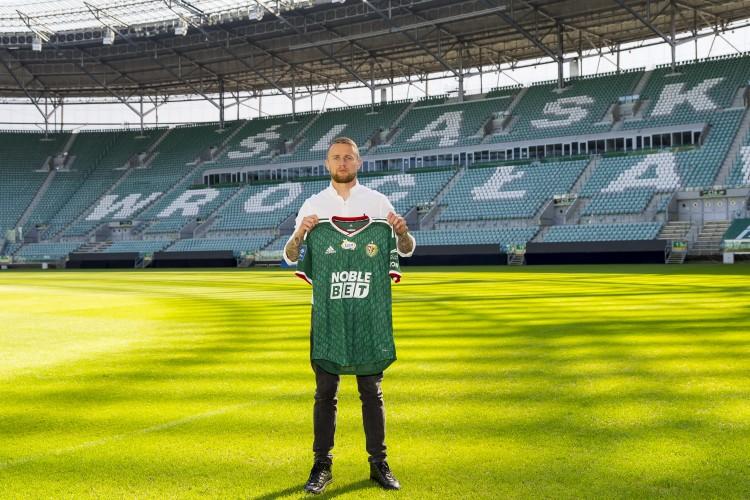 Nowy golkiper na pokładzie. Kolejny zawodnik wzmacnia piłkarski Śląsk Wrocław