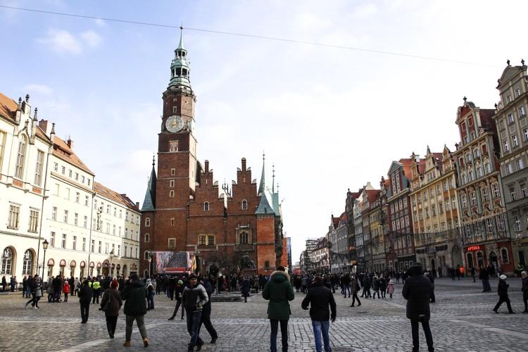 Mimo wcześniejszych zapowiedzi we Wrocławiu nie zawyły syreny na cześć Pawła Adamowicza