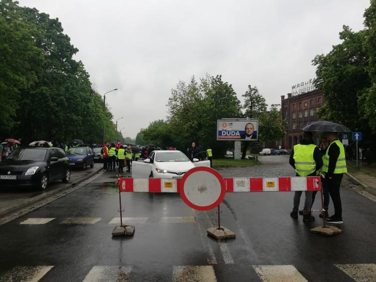Pochód Juwenaliowy 2019 w deszczu. Pogoda zniechęciła studentów [ZDJĘCIA]