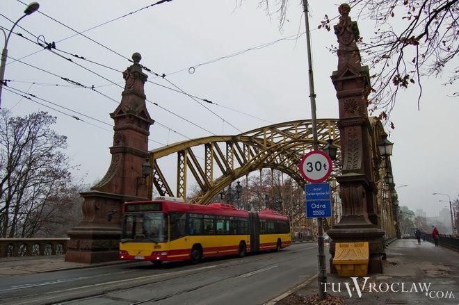 Utrudnienia koło mostu Zwierzynieckiego. Wstrzymano tramwaje
