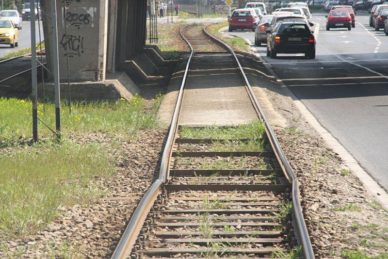 Wypadek z udziałem tramwaju, ranne zostały 3 osoby