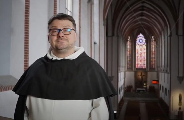 Co wolno w Wigilię, a co jest zakazane? Dominikanin: Dlaczego nie napić się wina? Byle była miłość!
