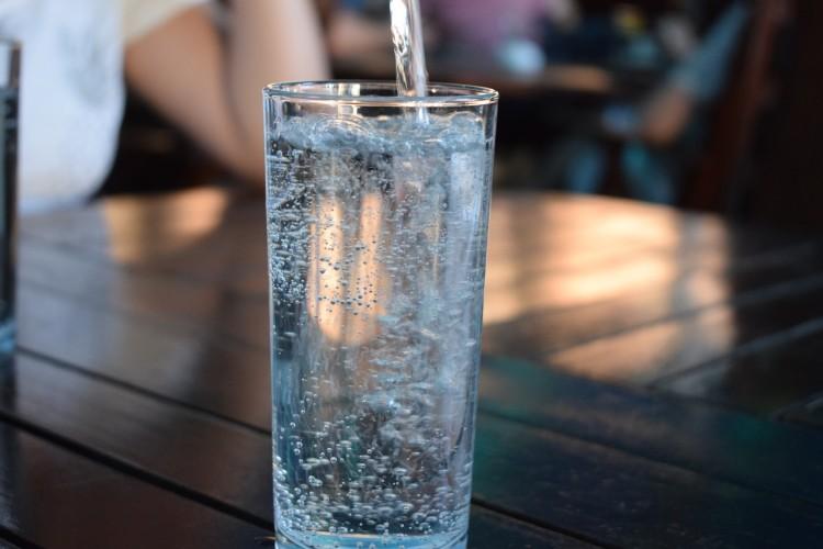 Tritanowa butelka za pięć plastikowych. Akcja MPWiK na placu Solnym