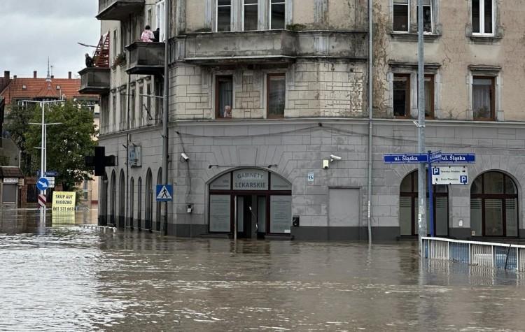Powódź 2024: Kłodzko pod wodą. Ewakuacja ratowników: 