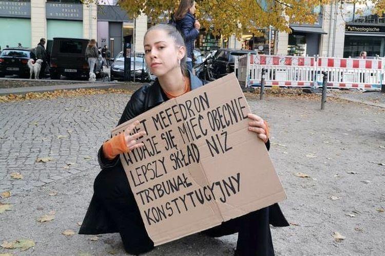 Wrocławska artystka wspiera Strajk Kobiet i śpiewa o depresji w nowym teledysku