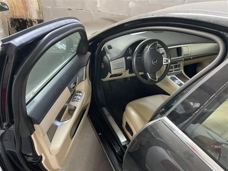Jaguar, volkswagen i mieszkania. Oto oferty wrocławskich komorników