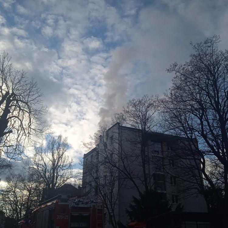 Wrocław: Pożar mieszkania na Krzykach. Sześć osób w szpitalu