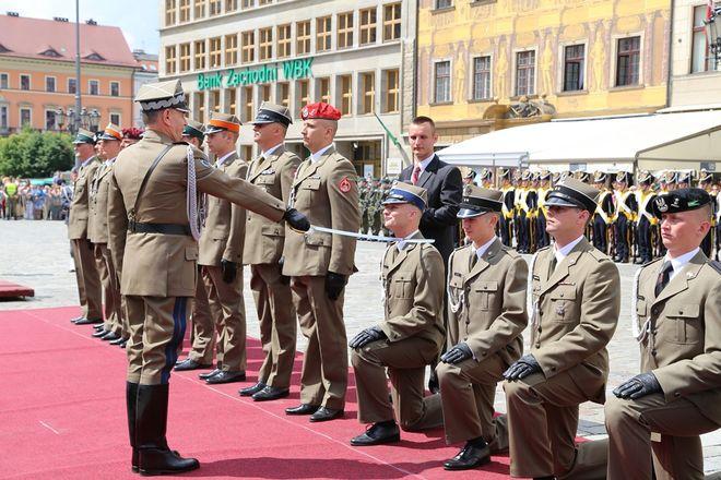 182 nowych oficerów wojska z Wrocławia. W tym gronie aż 27 pań