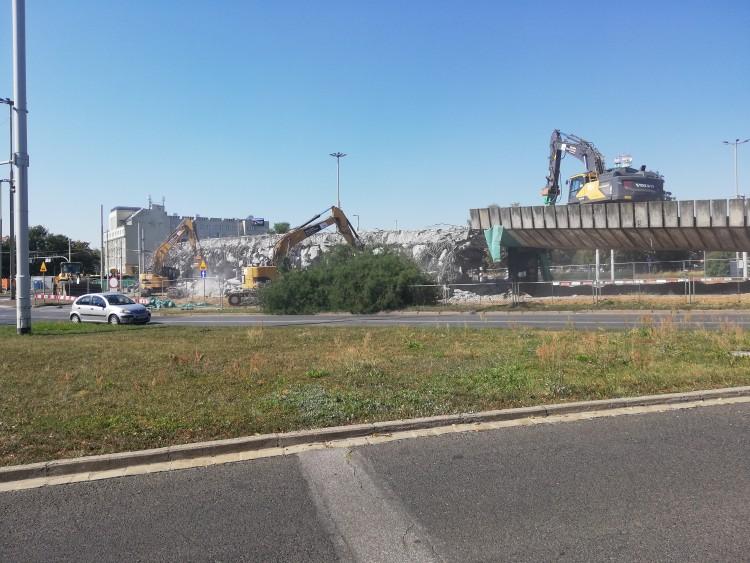Trwa rozbiórka estakady na placu Społecznym [ZDJĘCIA, WIDEO]