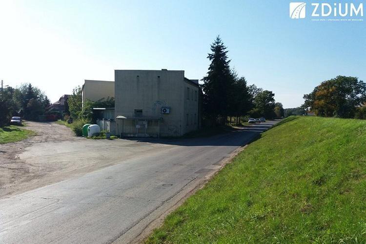 Prace na Opatowickiej zbliżają się do końca. Zainstalowano 13 par progów zwalniających