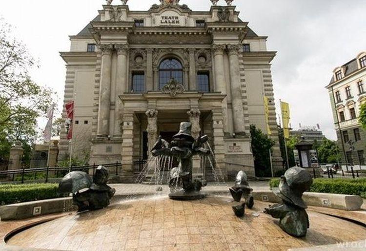 Promocja w Międzynarodowy Dzień Teatru. Z URBANCARD Premium drugi bilet za złotówkę
