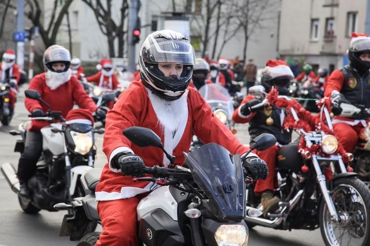 Parada Mikołajów na motocyklach przejechała przez Wrocław [ZOBACZ ZDJĘCIA]