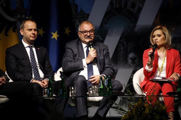Marszałek pisze do Prezesa. Realizacja programu PiS to „wyrok śmierci” dla samorządów?