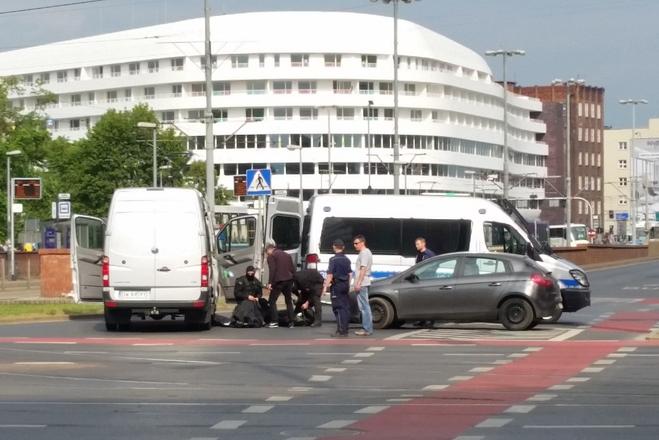 Wrocław: fałszywy alarm bombowy. Podejrzana walizka na przystanku przy Placu Dominikańskim