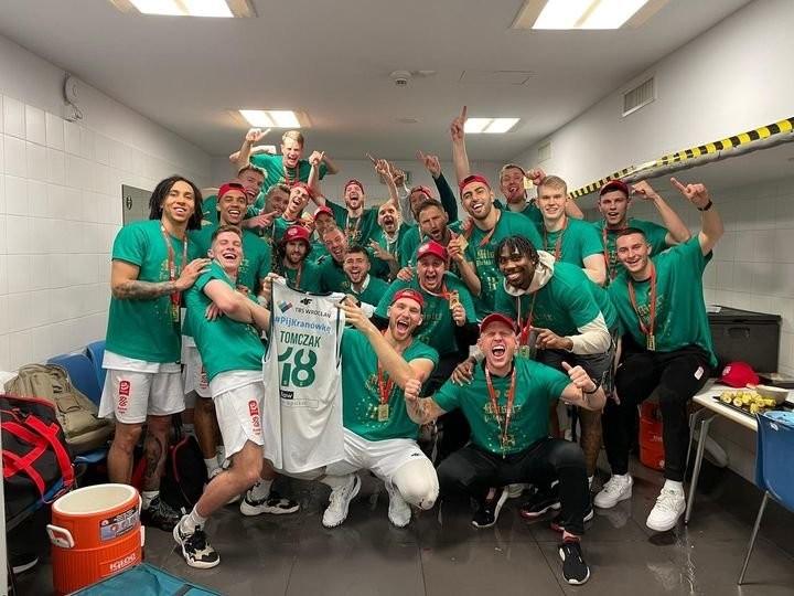 Koszykarski Śląsk Wrocław mistrzem Polski po 20 latach. Świętowanie pod Iglicą