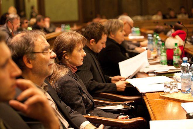 PO i PiS atakują Dutkiewicza za niemądre cięcia