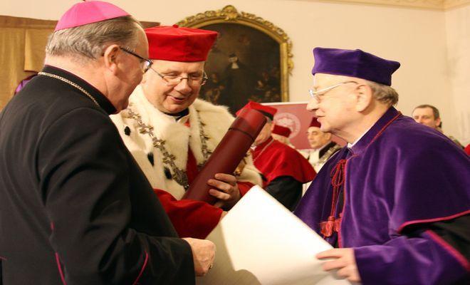 Ksiądz Profesor Marian Rusecki został Doktorem Honoris Causa