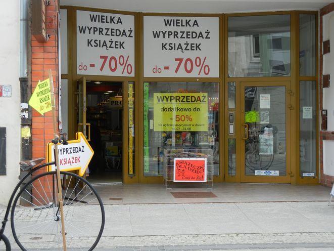 Rząd dopłaca do podręczników szkolnych. Kiermasze książek nie tracą klientów