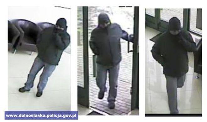 Policja szuka bandyty, który jesienią napadł na bank we Wrocławiu [ZDJĘCIA]