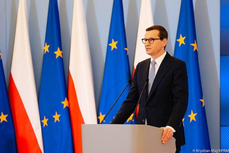 Premier: Będą nowe obostrzenia na święta Bożego Narodzenia