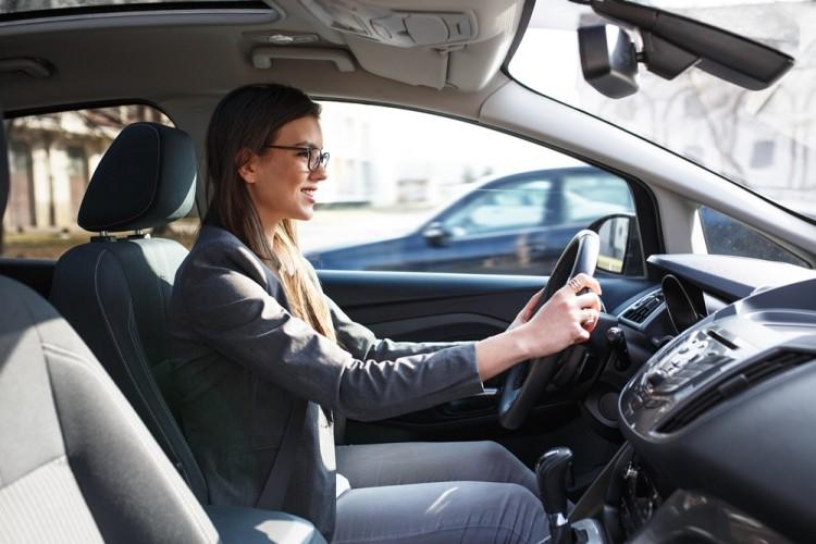 Zakup firmowego auta – kredyt, leasing czy gotówka?