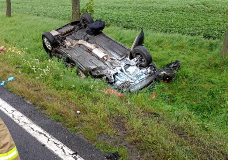 19-latek wjechał w autobus pod Wrocławiem. Jest w ciężkim stanie