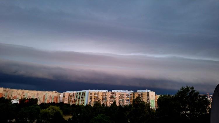 Wał szkwałowy nad Wrocławiem. Niesamowite zjawisko na niebie