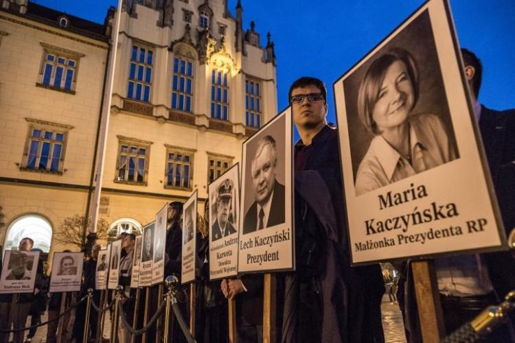 10. rocznica katastrofy smoleńskiej. Rada Miejska Wrocławia uhonorowała ofiary