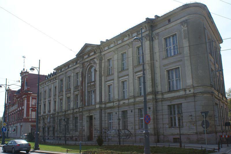 Dawny budynek farmacji na rogu Szewskiej i Grodzkiej pod młotek