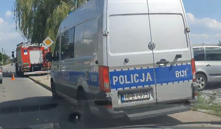 Motocykl staranował uliczny stragan. Dwie osoby ranne
