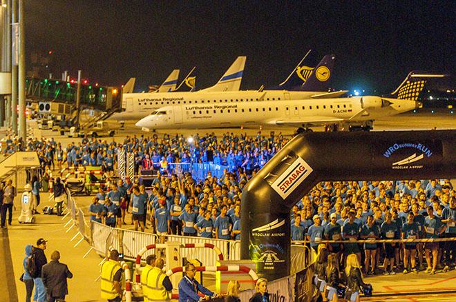 Wro Runway Run: tysiąc osób pobiegło na wrocławskim lotnisku
