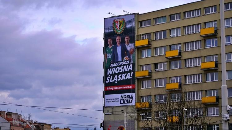 Przyjedź kibicu na mecz wiosną, zaproszenie wysłał Śląsk. Nowa kampania wrocławian