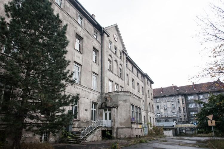 Dawny szpital przy Traugutta straszy od 9 lat. Jest wniosek o rozbiórkę. Co dalej?