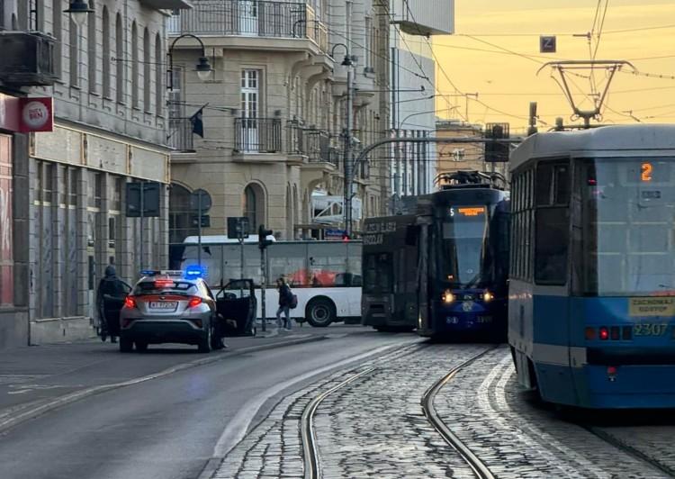 Wrocław: Pantograf połamał się obok dworca PKP. Są objazdy