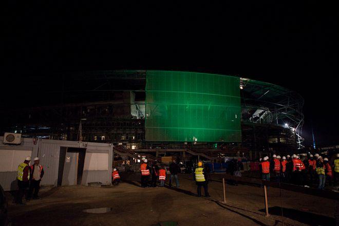 Zobacz próby podświetlenia ścian stadionu przy al. Śląskiej