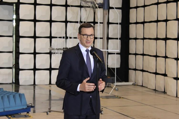 Premier Morawiecki na PWr. „Mamy tu do czynienia z nauką w najbardziej nowoczesnym wydaniu” [ZDJĘCIA]