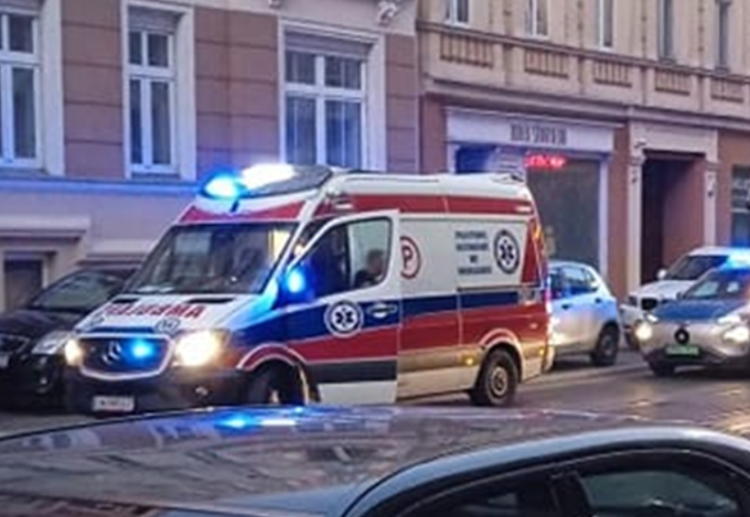 Wrocław: młoda kobieta dźgnięta nożem. Sprawcy uciekli