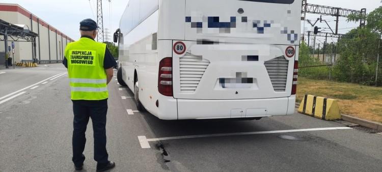 Wrocław: Miał wieźć dzieci na kolonię, ale trafił do serwisu