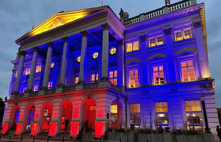 Wieczór patriotyczny i wspólne śpiewy. Dni Niepodległości w operze [PROGRAM]